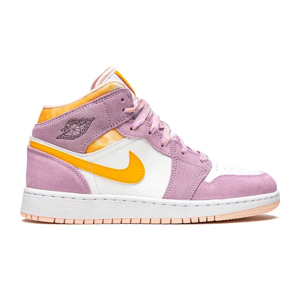 EUC Air Jordan 1 Mid SE